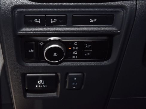 Used 2023 Ford F150 Lariat AWD/4WD image 31