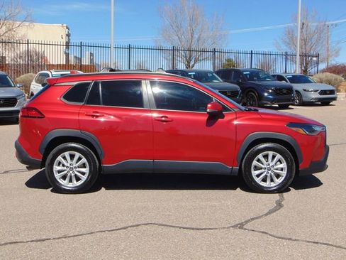 Used 2023 Toyota Corolla Cross LE image 3