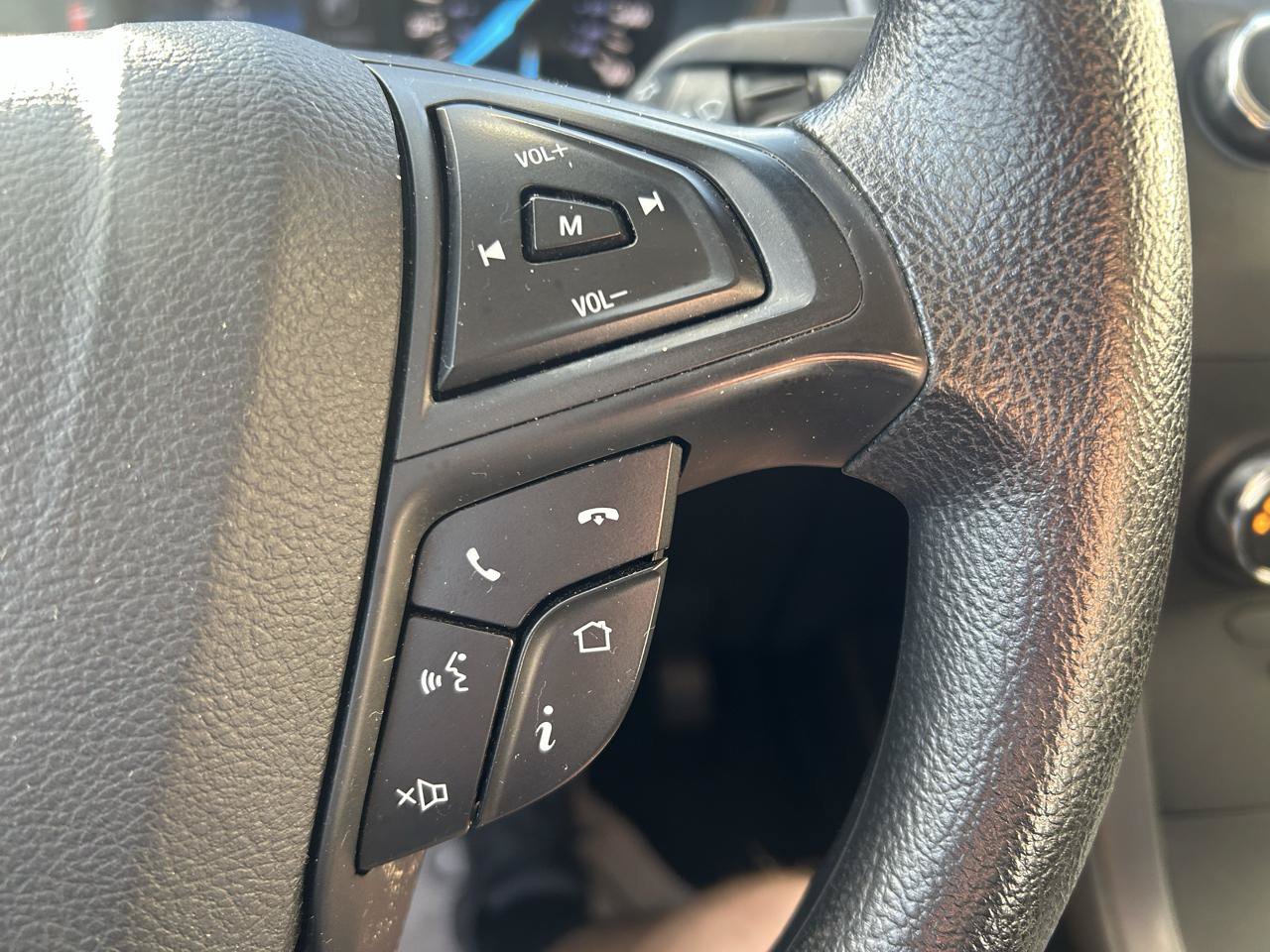 Used 2019 Ford Edge SE FWD image 19