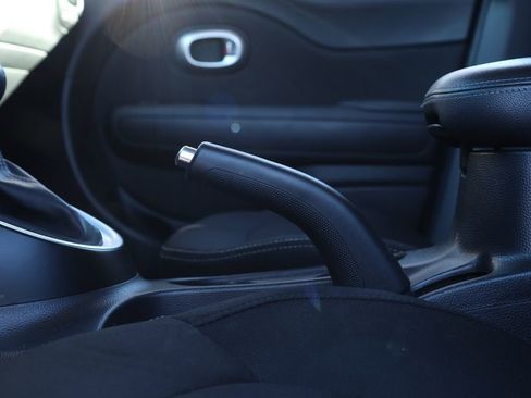 Used 2017 Kia Soul + image 7