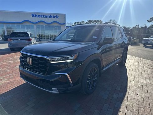 New 2025 Honda Pilot Touring image 1