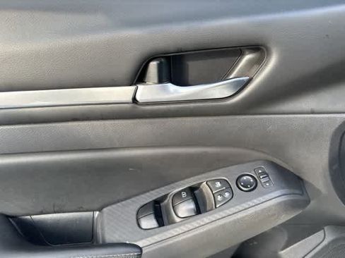 Used 2022 Nissan Altima 2.5 SV image 14