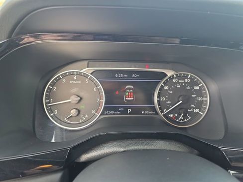 Used 2024 Nissan Pathfinder SV AWD/4WD image 16