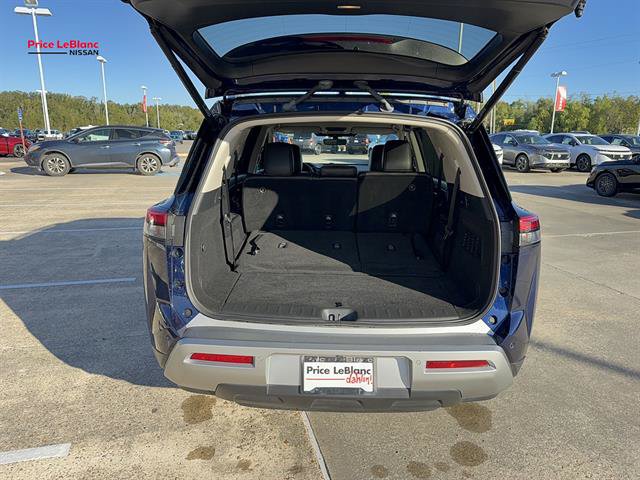 Used 2025 Nissan Pathfinder SL FWD image 20
