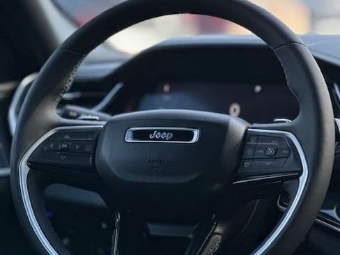 Used 2022 Jeep Grand Cherokee Trailhawk image 4