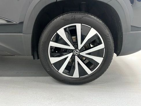 Certified 2023 Volkswagen Taos SE w/ Panoramic Sunroof Package AWD/4WD image 19
