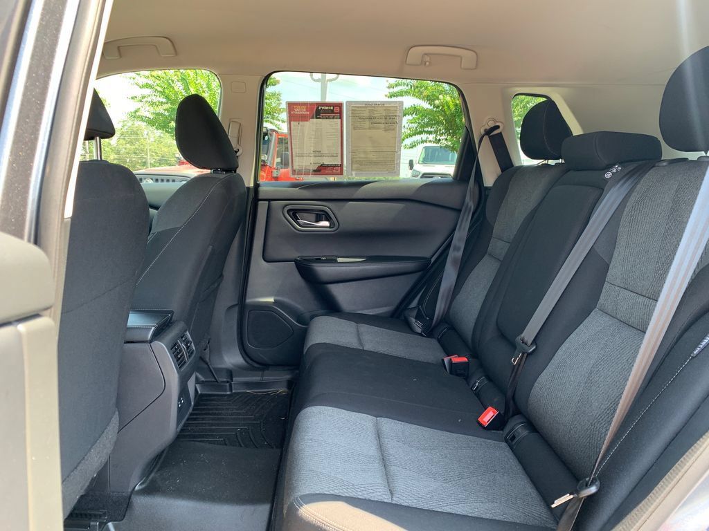 Used 2024 Nissan Rogue SV FWD image 24