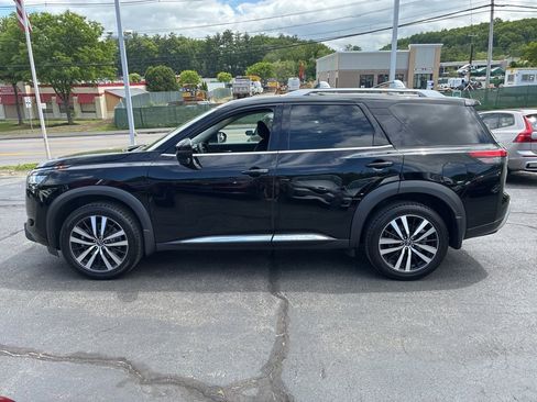 Certified 2024 Nissan Pathfinder Platinum w/ Cargo Package AWD/4WD image 4
