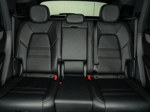 Used 2025 Porsche Cayenne AWD/4WD image 18