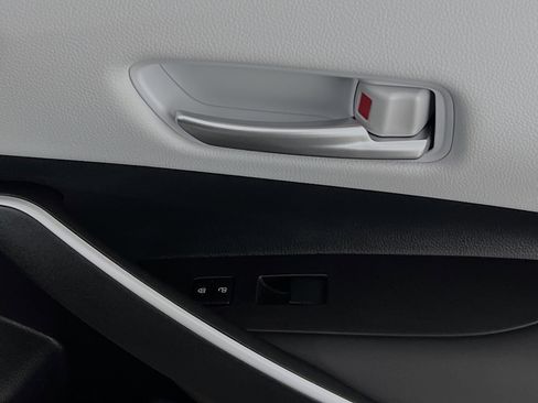 Used 2025 Toyota Corolla SE image 32