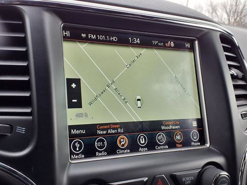 Used 2018 Jeep Grand Cherokee Altitude image 8