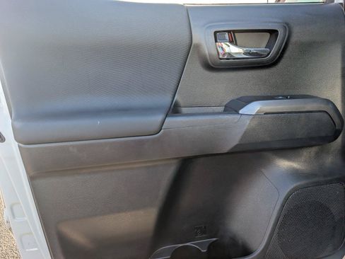 Used 2019 Toyota Tacoma TRD Off-Road AWD/4WD image 36