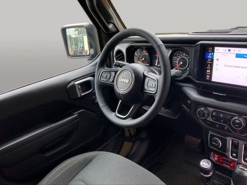Used 2025 Jeep Wrangler Sport AWD/4WD image 15