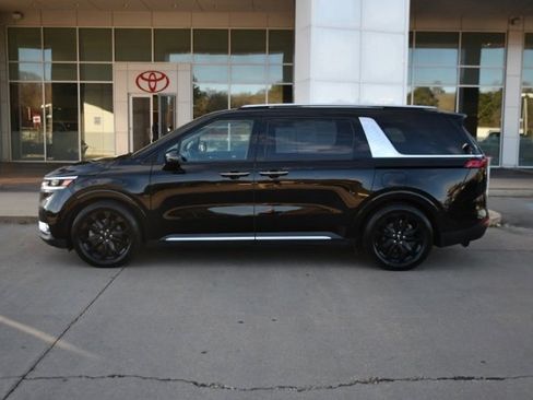 Used 2022 Kia Carnival SX Prestige image 2