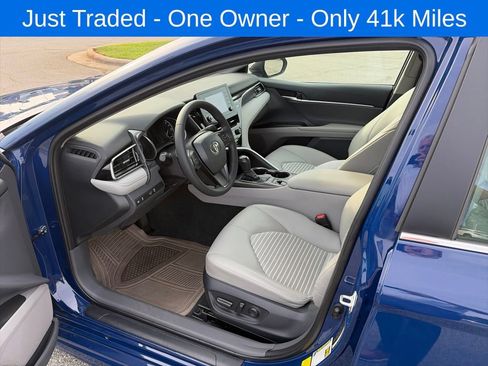 Used 2023 Toyota Camry SE FWD image 8