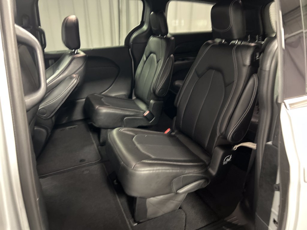 Used 2026 Chrysler Pacifica Select FWD image 23