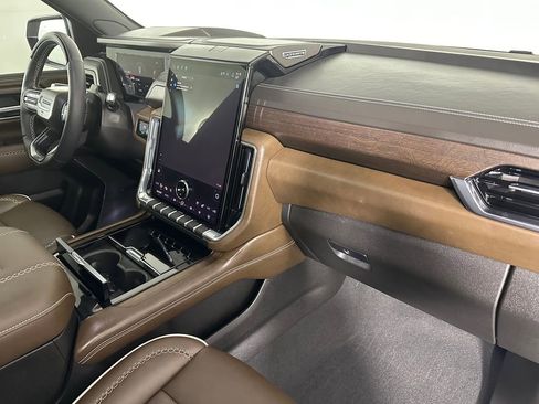 Used 2025 GMC Yukon Denali Ultimate image 38