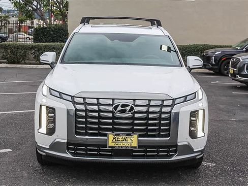 Used 2023 Hyundai Palisade Calligraphy image 2
