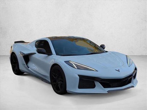 Used 2025 Chevrolet Corvette Z06 image 3