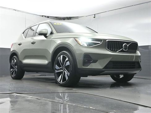 Used 2023 Volvo XC40 B5 Plus w/ Protection Package Premier image 34