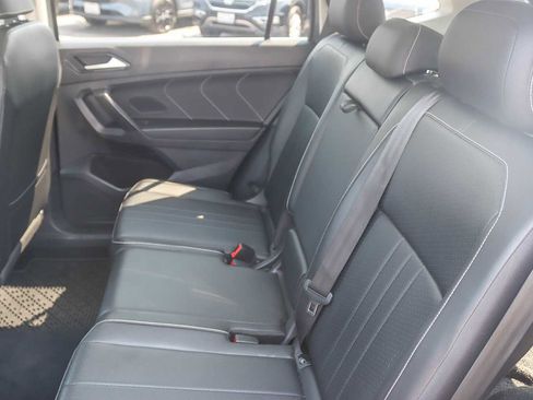 Used 2022 Volkswagen Tiguan SE image 16