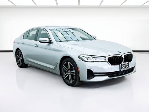 Used 2021 BMW 530e xDrive w/ Executive Package image 3