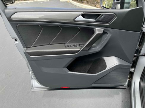 Used 2023 Volkswagen Tiguan SE FWD image 50