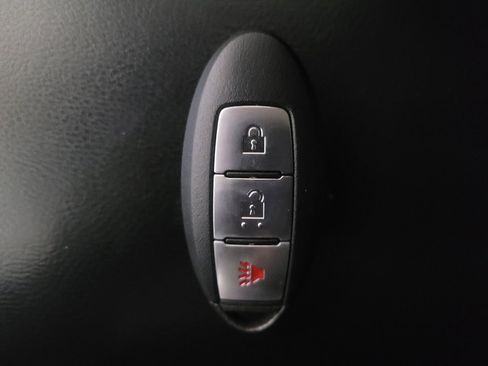 Used 2016 Nissan Rogue SV image 32