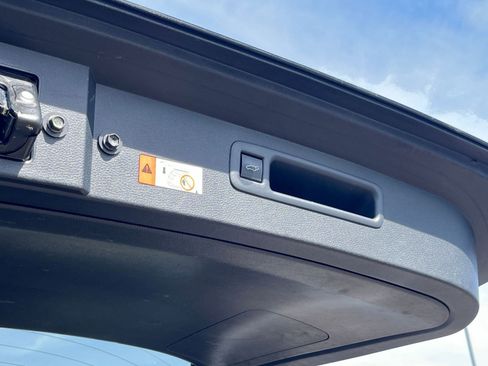 Used 2025 Toyota Highlander LE image 24