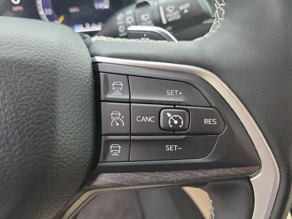 Used 2024 Jeep Grand Cherokee L Limited AWD/4WD image 27