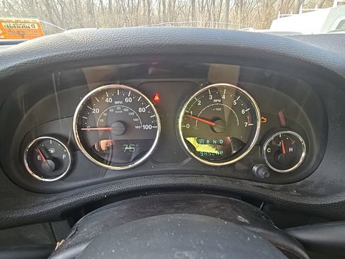 Used 2015 Jeep Wrangler Unlimited Sahara w/ Connectivity Group image 22