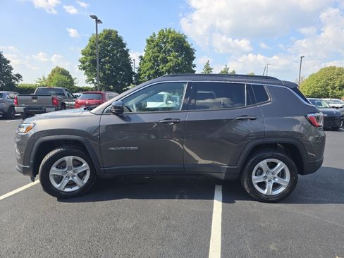 Used 2023 Jeep Compass Latitude w/ Convenience Group AWD/4WD image 15