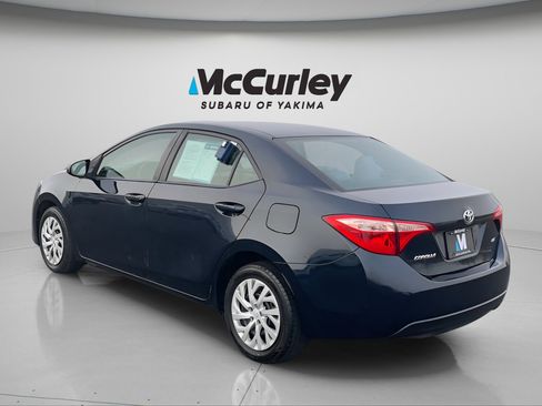 Used 2018 Toyota Corolla LE image 3