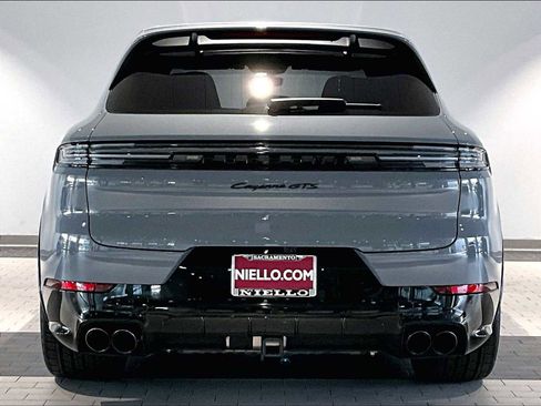Used 2025 Porsche Cayenne GTS image 9