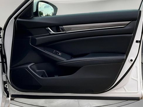 Used 2018 Honda Accord Sport image 32