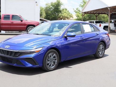 Used 2024 Hyundai Elantra SEL FWD image 5