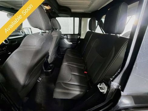 Used 2018 Jeep Wrangler Unlimited Sahara w/ Connectivity Group AWD/4WD image 20