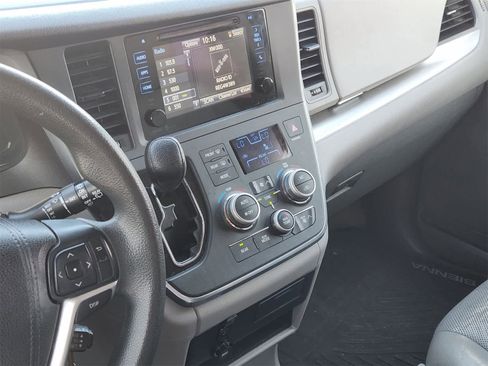 Used 2015 Toyota Sienna LE image 20