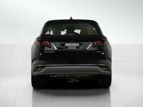 Certified 2025 Hyundai Tucson SE image 4
