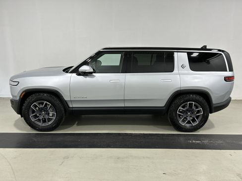 Used 2024 Rivian R1S Adventure Dual AWD/4WD image 2