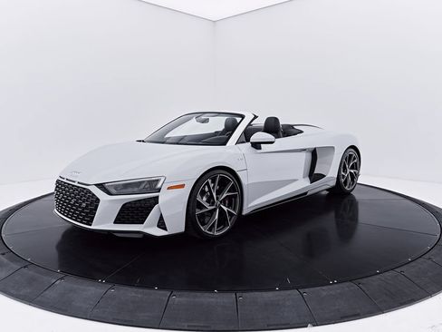 Used 2022 Audi R8 V10 w/ Carbon Exterior Package RWD image 22