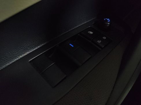 Used 2020 Toyota Corolla LE image 27