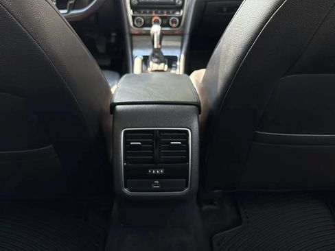 Used 2018 Volkswagen Passat 2.0T SE FWD image 39