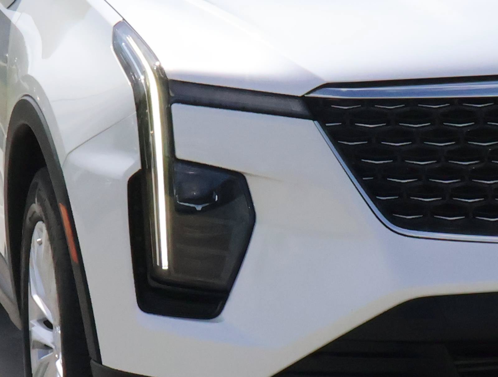 Certified 2024 Cadillac XT4 Luxury w/ Cold Weather Package FWD image 6