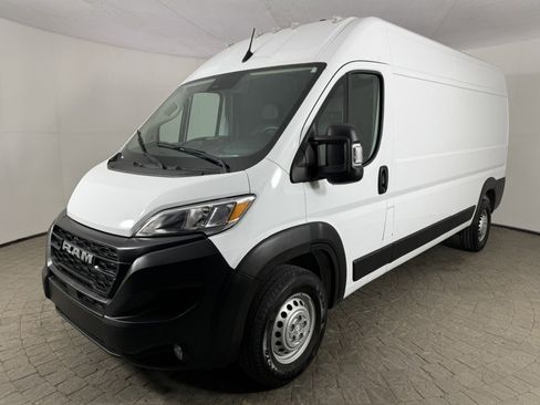 Used 2026 RAM ProMaster 2500 w/ Convenience Group FWD image 3