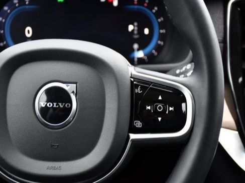 Certified 2025 Volvo XC90 B6 Plus image 20