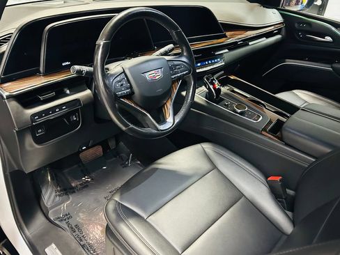 Used 2022 Cadillac Escalade ESV Luxury AWD/4WD image 9