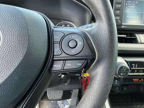 Used 2021 Toyota RAV4 LE AWD/4WD image 25