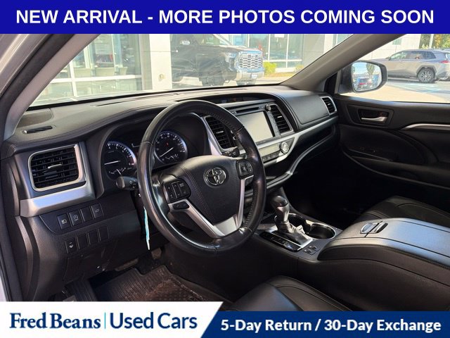 Used 2017 Toyota Highlander SE w/ Carpet Mat Package AWD/4WD image 13