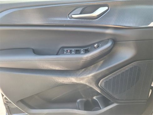 Used 2025 Jeep Grand Cherokee Altitude image 19